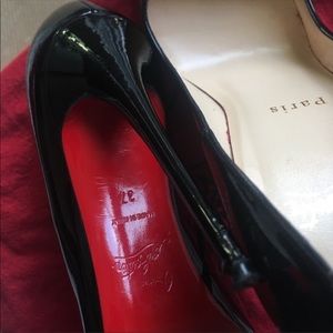 Louboutin So Kate size 7 heels
